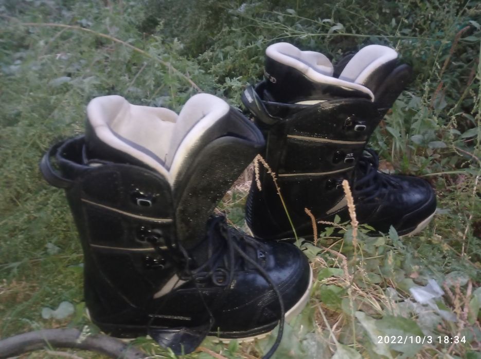 Продам лыжние ботинки
