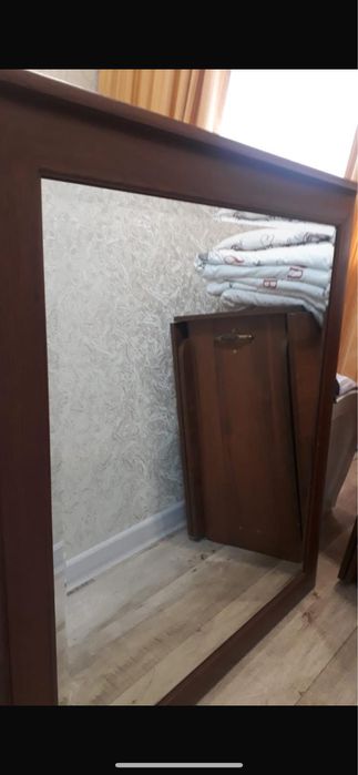 Стол гостевой, состояние нового