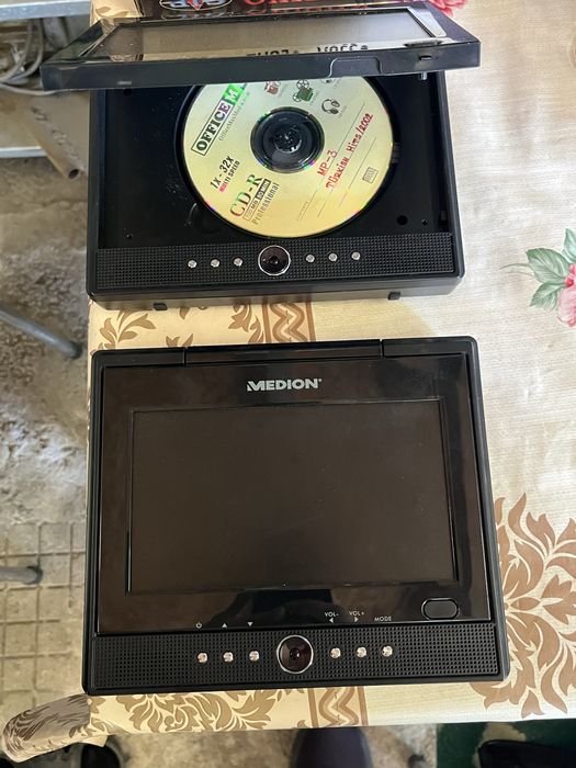 Комплект 2 бр. екрани за подглавник Medion – DVD/USB, пълен комплект