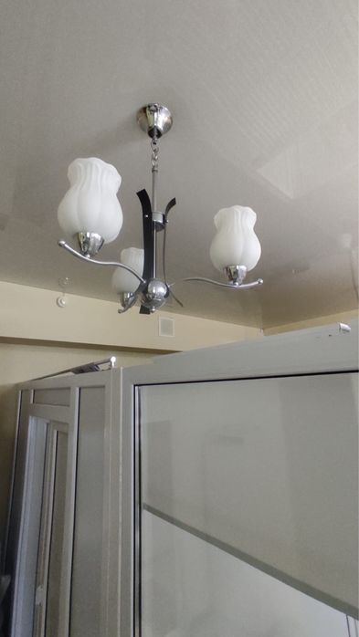 Продам отличные люстры