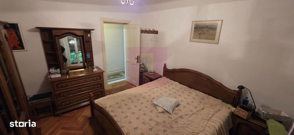 Vila de vanzare cu 6 camere si teren de 5116 mp in Cornu, Prahova