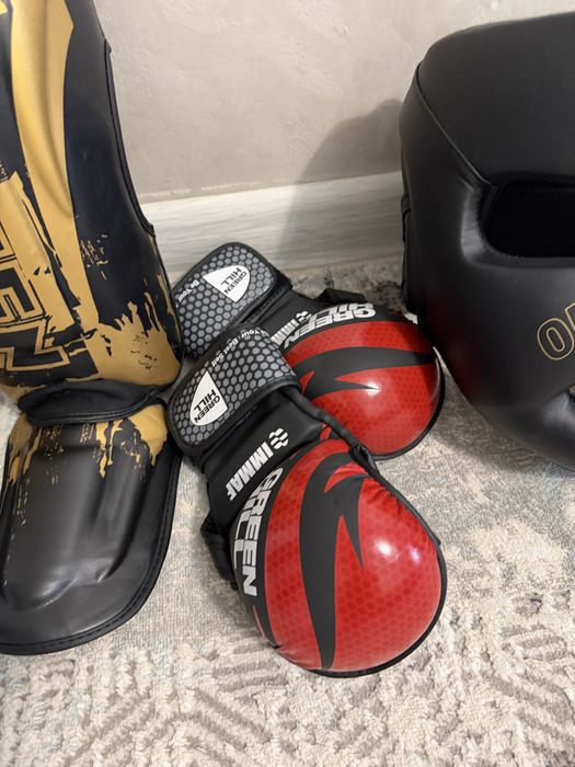 Боксерский комплект, перчатка