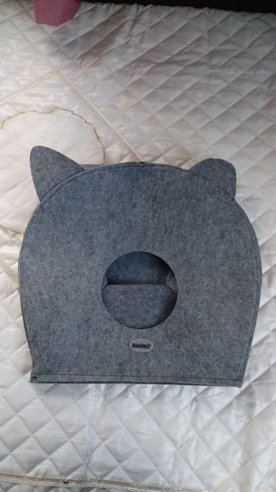 Котешки легла + играчки подарък