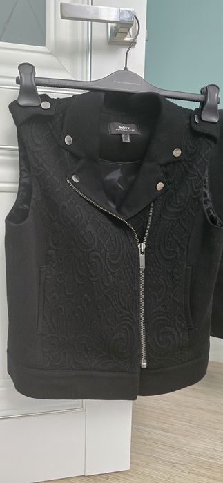 Продам жилет женский  чёрный Mexx