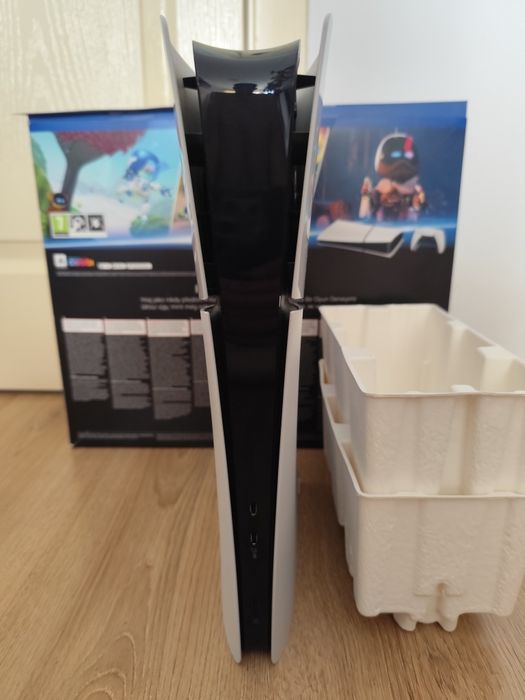 PlayStation 5 Slim Digital Практически Нова с Гаранция + 2 Игри