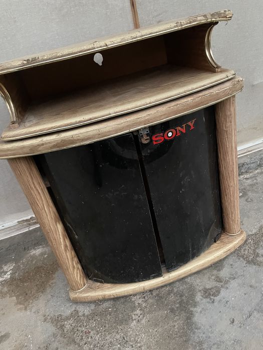 Телевизор с подставкой + тюнер. Televizor LG Flatron