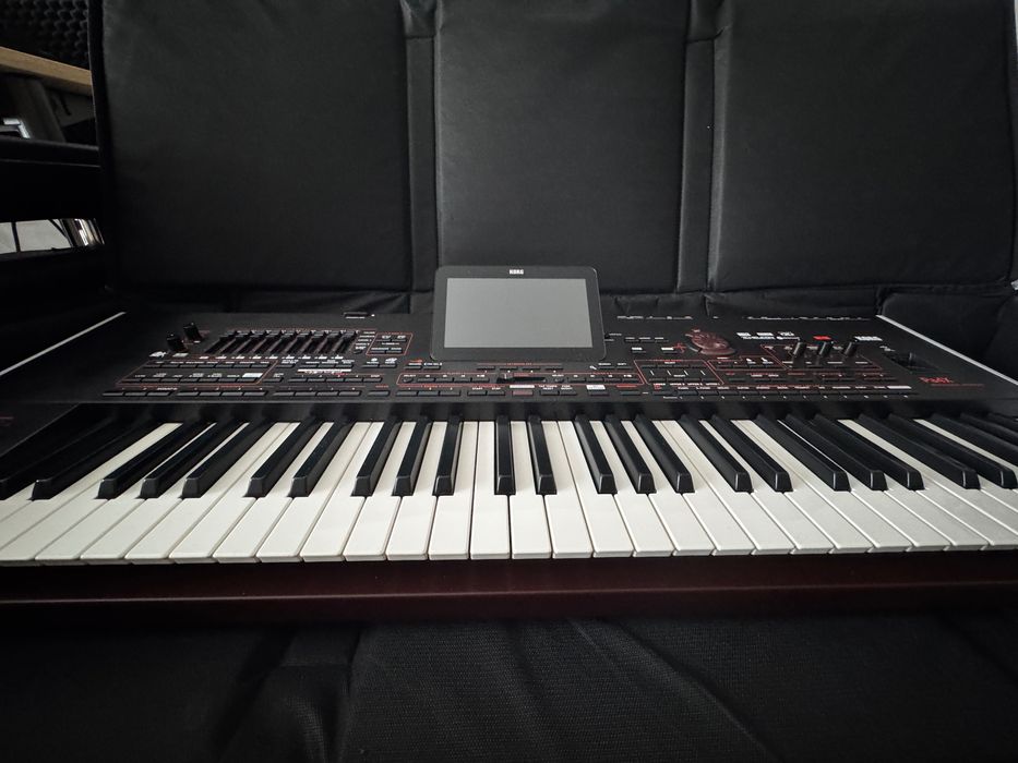 Korg Pa4x 61+ husă+case de transport(Stare excelenta)