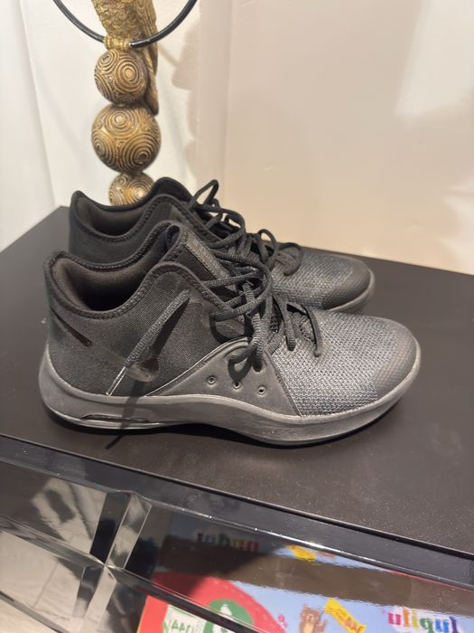 Adidasi Nike Versitili