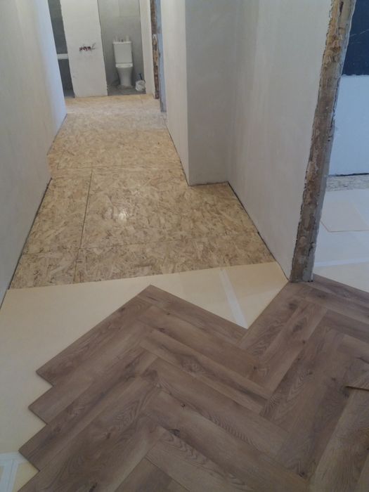 Ламинат, линолеум, плинтус. (Юрий)