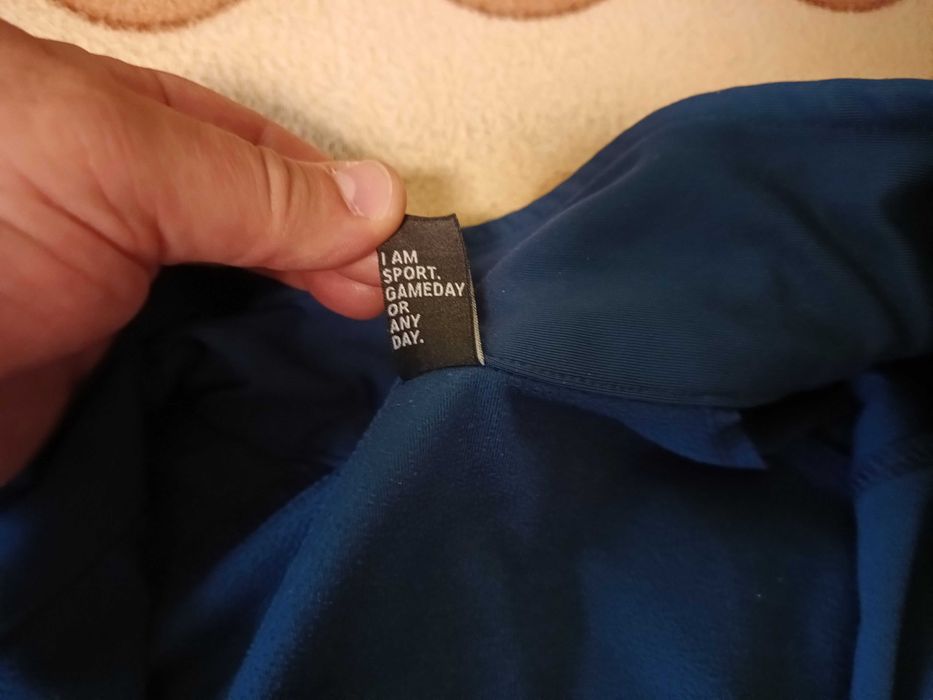 Продавам спортно горнище-оригинално Adida