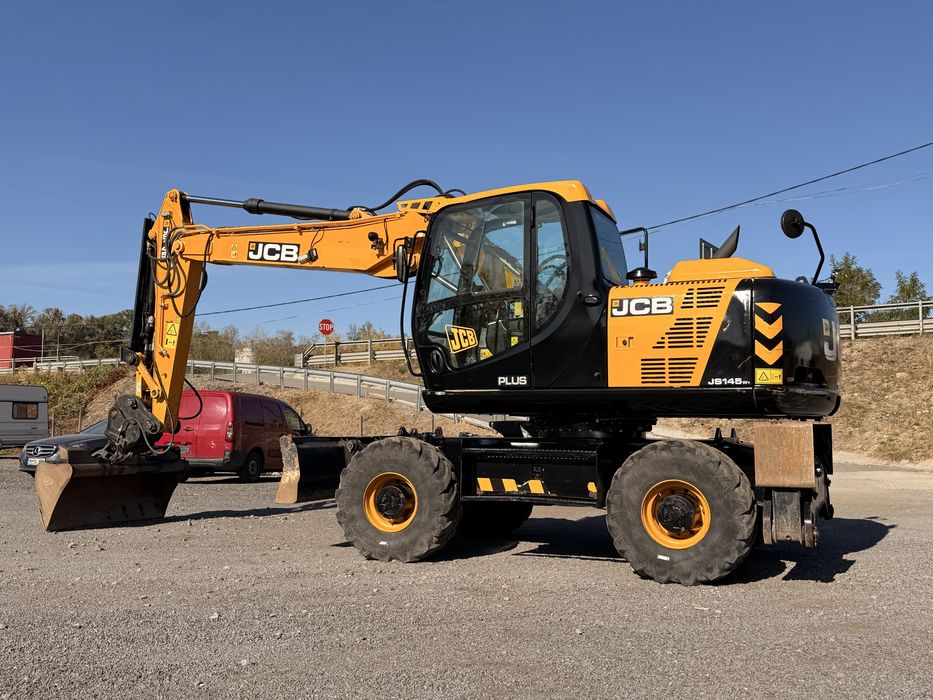 Excavator JCB pe roti