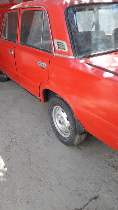 Jiguli mashinasi sotiladi 21 011