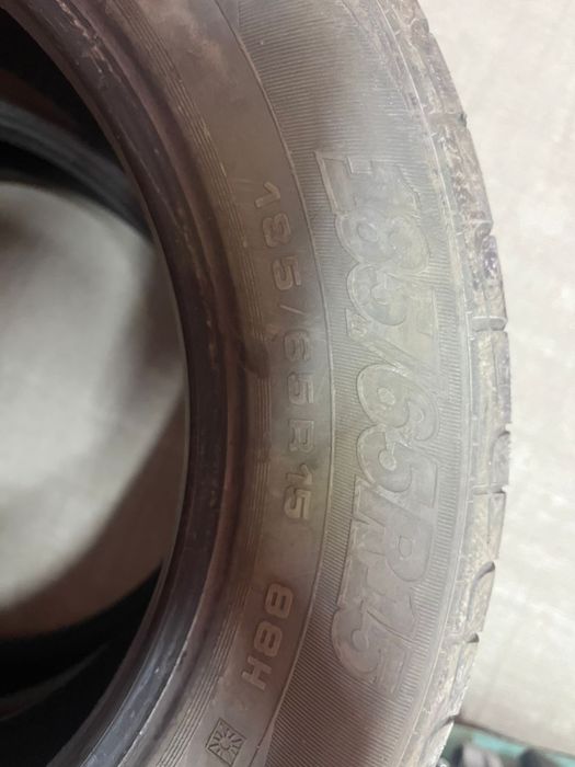 Продам 2 баллона резины 185/65R15