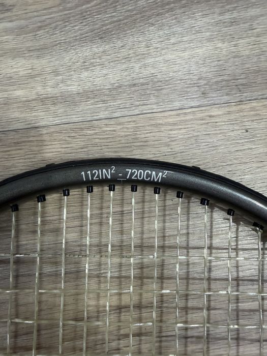 Теннисная ракетка