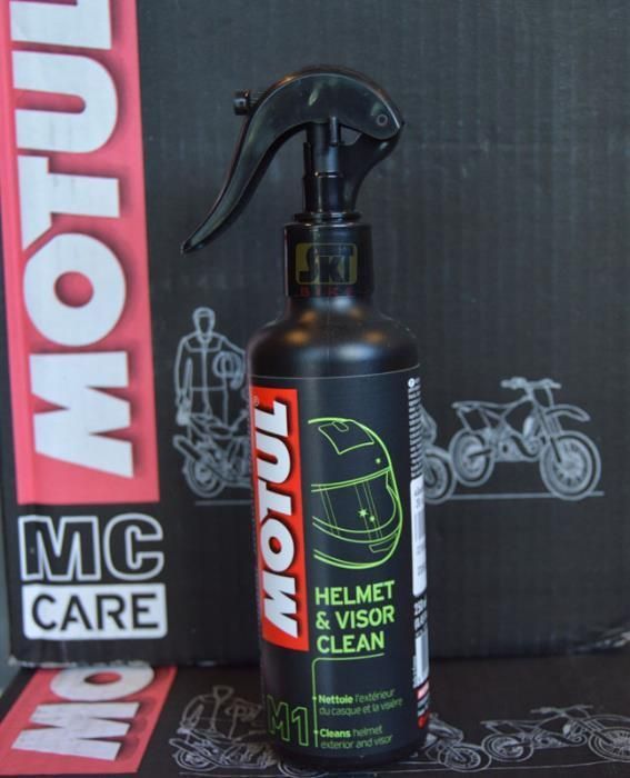 Motul препарат спрей почистване екипировка каска интериор ръце кожа