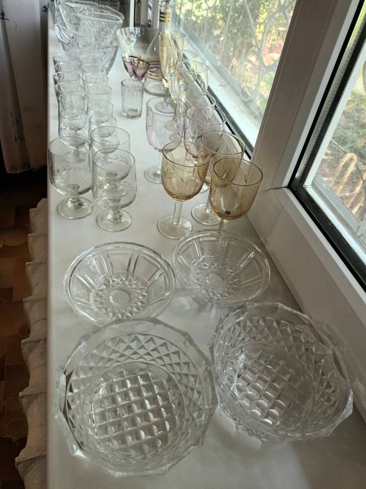 Посуда разная ( хрусталь, керамика)