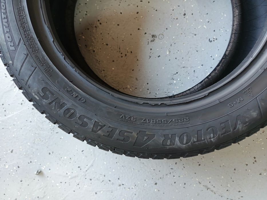 225.55.17 Goodyear All Season Second-hand