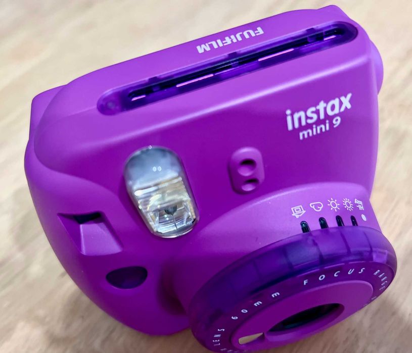 Aparat foto Fujifilm Instax Mini 9 – Fotografii instant și distracție!