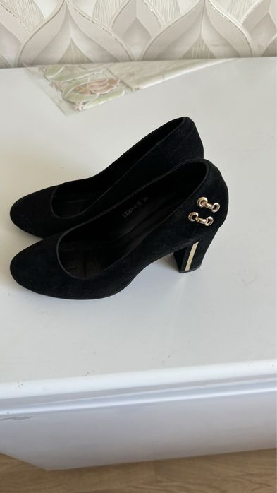 Продам женские туфли