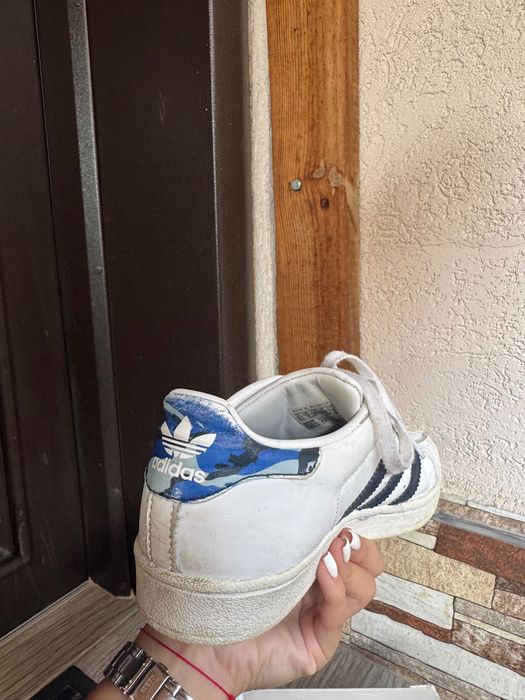 Обувки на Adidas