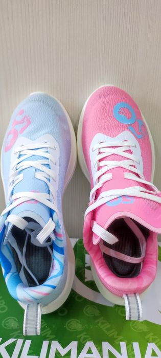 Кроссовки женские