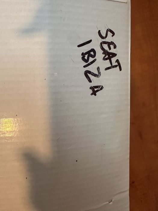 Продавам подлакътник за Seat Ibiza  2002-2008