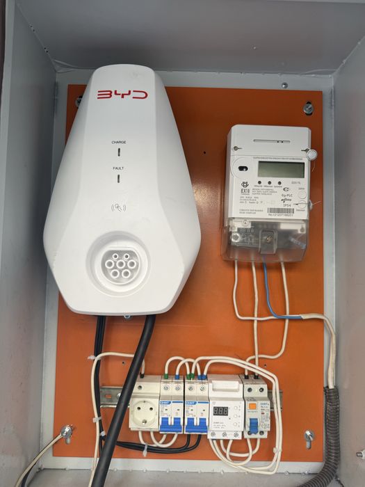 Naves Sotiladi + 7 kw li byd zaryadkalari bilan