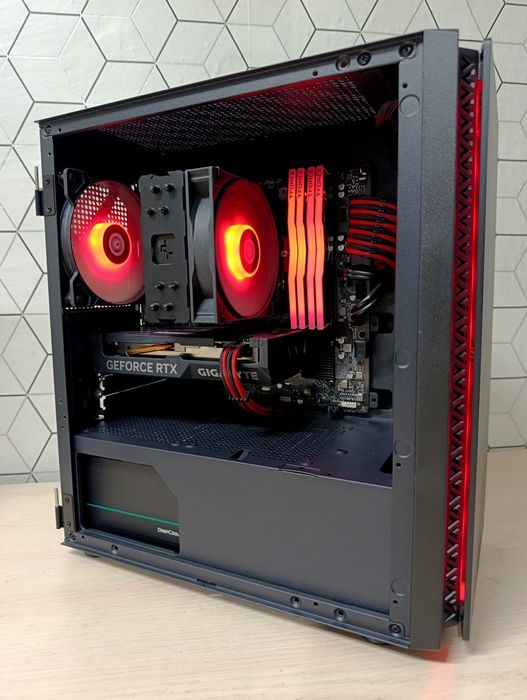 Ultra Full PC: Intel Core i5-12400F / RTX 4060 / 32 GB RAM / SSD