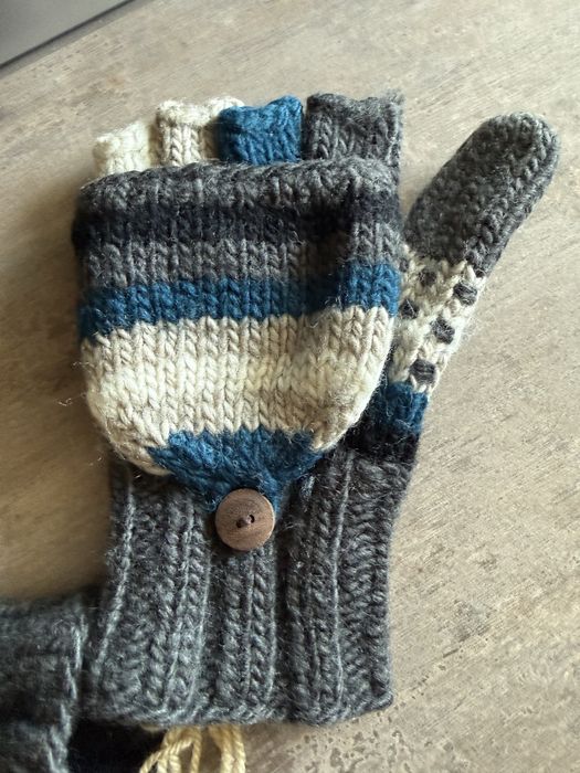 Manusi de lana , impecabile