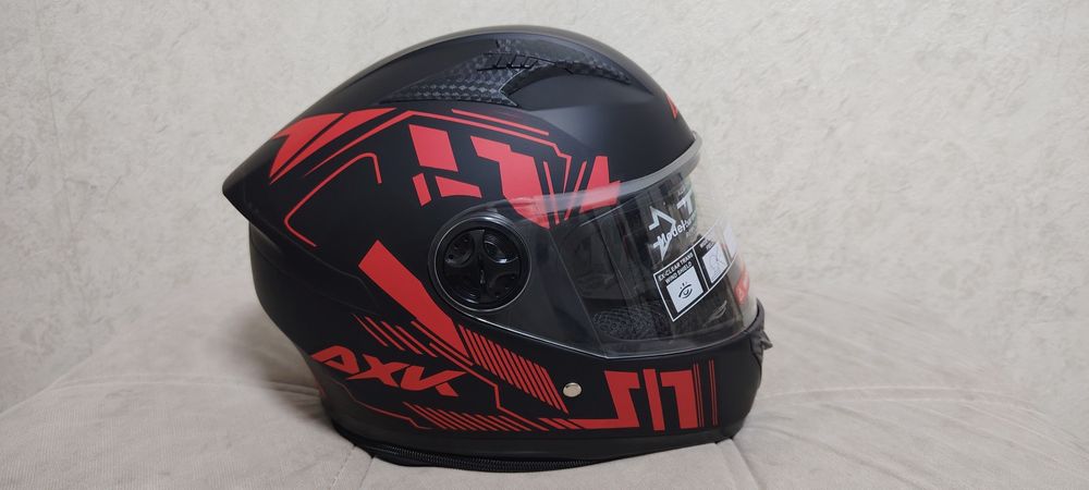 Yangi shlem sotiladi.