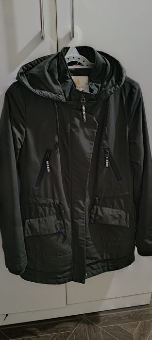 Продам куртки для девочек