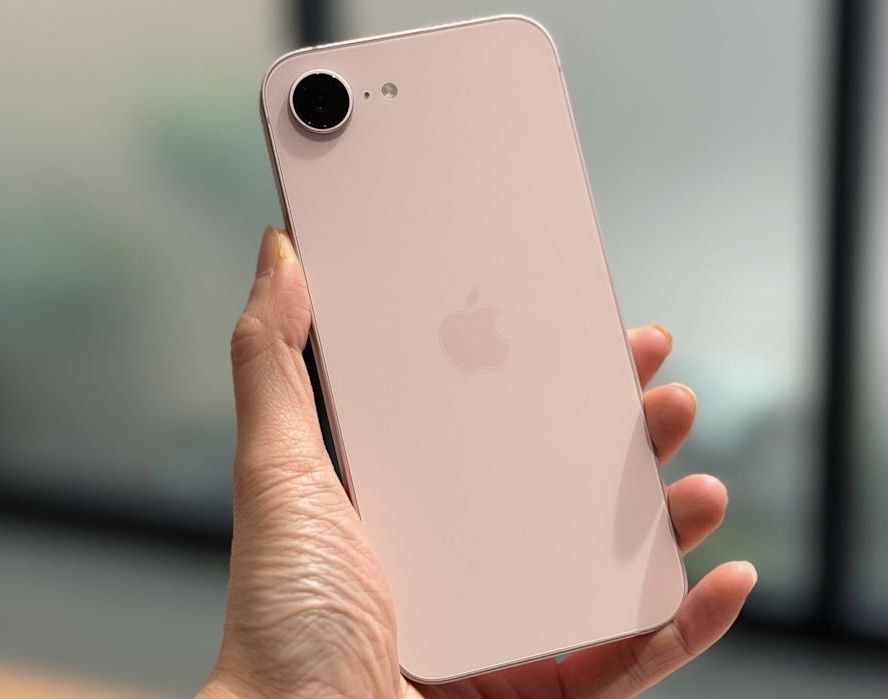 НОВ!!! Apple iPhone 17e, 256 GB, 5G, Soft Pink + подарък адаптер Apple