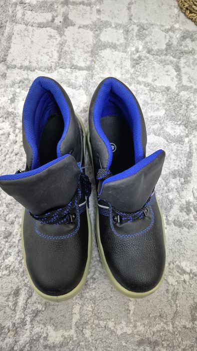 Продам Спец обувь