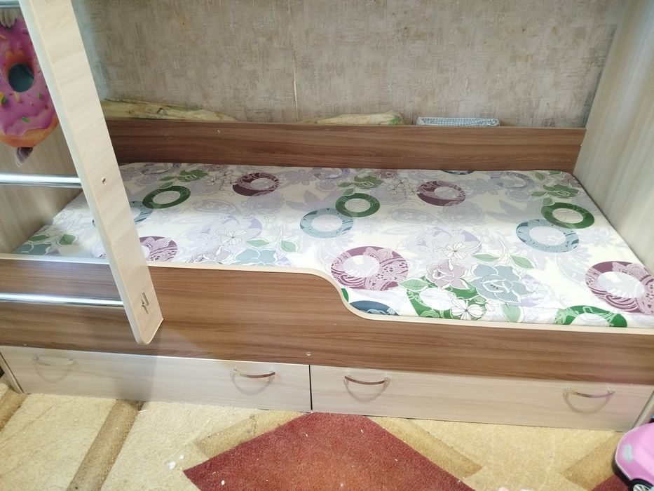 Двухъярусная кровать