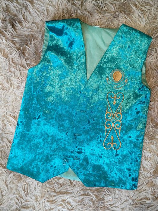 Продам жилетку на мальчика