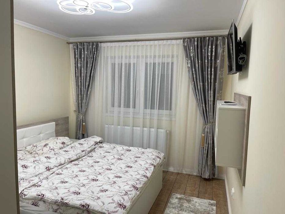 Proprietar, închiriez apartament 2 camere, etaj 1,loc parcare si balcon.