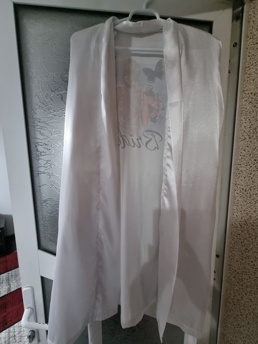 Halat mireasa si domnisoară de onoare sau chiar fiica!