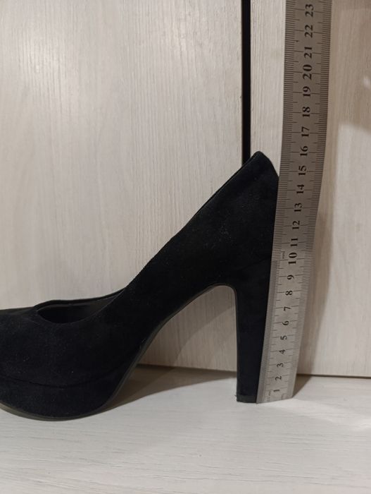 Продам замшевые туфли