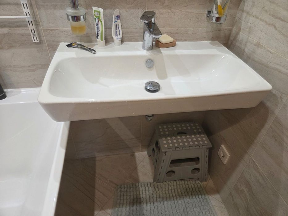 Продам подокнник, раковины