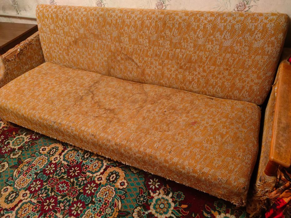 Бесплатно диван + 2 кресла+ пенал