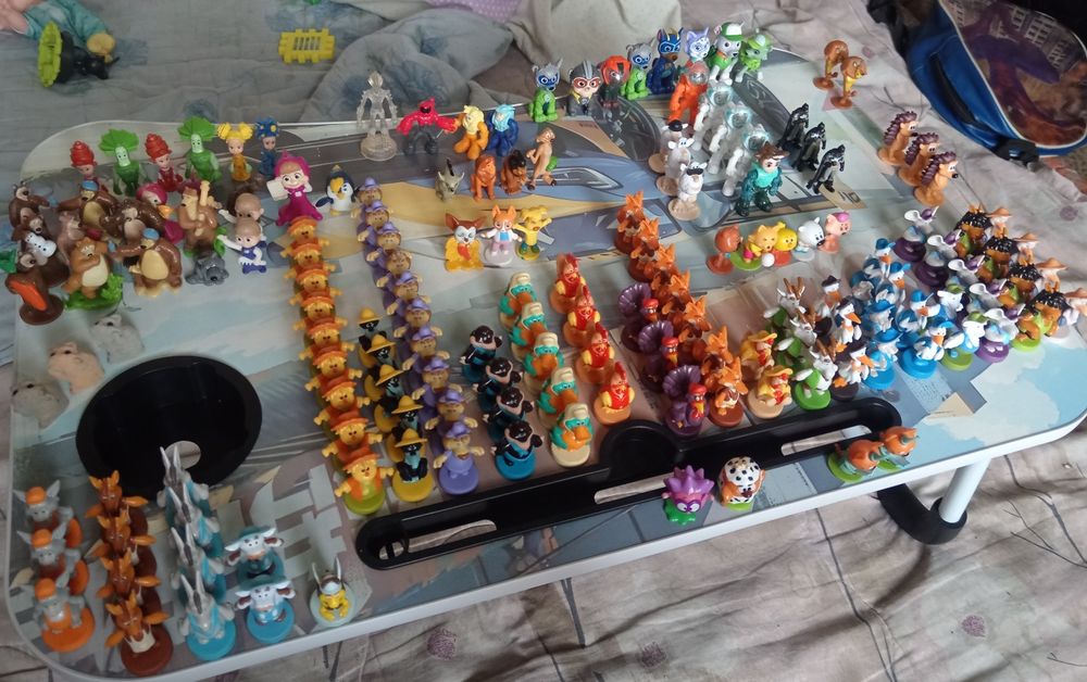 Продаются киндер игрушки с коллекции