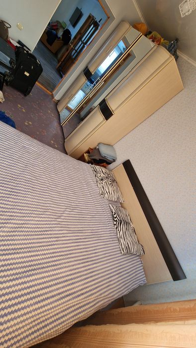 Продам спальный гарнитур