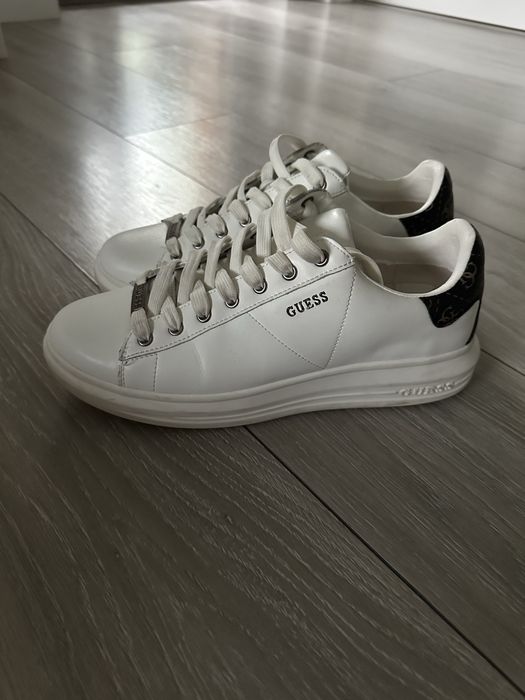 Pantofi GUESS Vibo 41