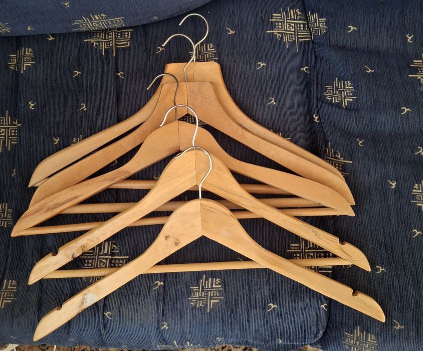 Стари дървени и метални закачалки  16бр.