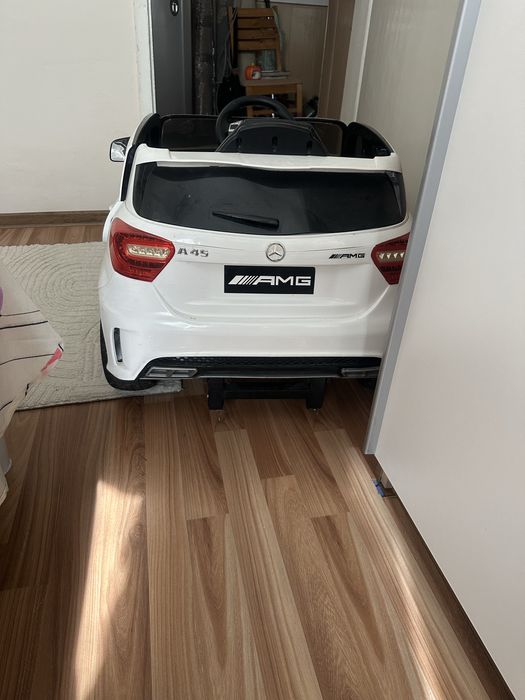 Детска електрическа кола