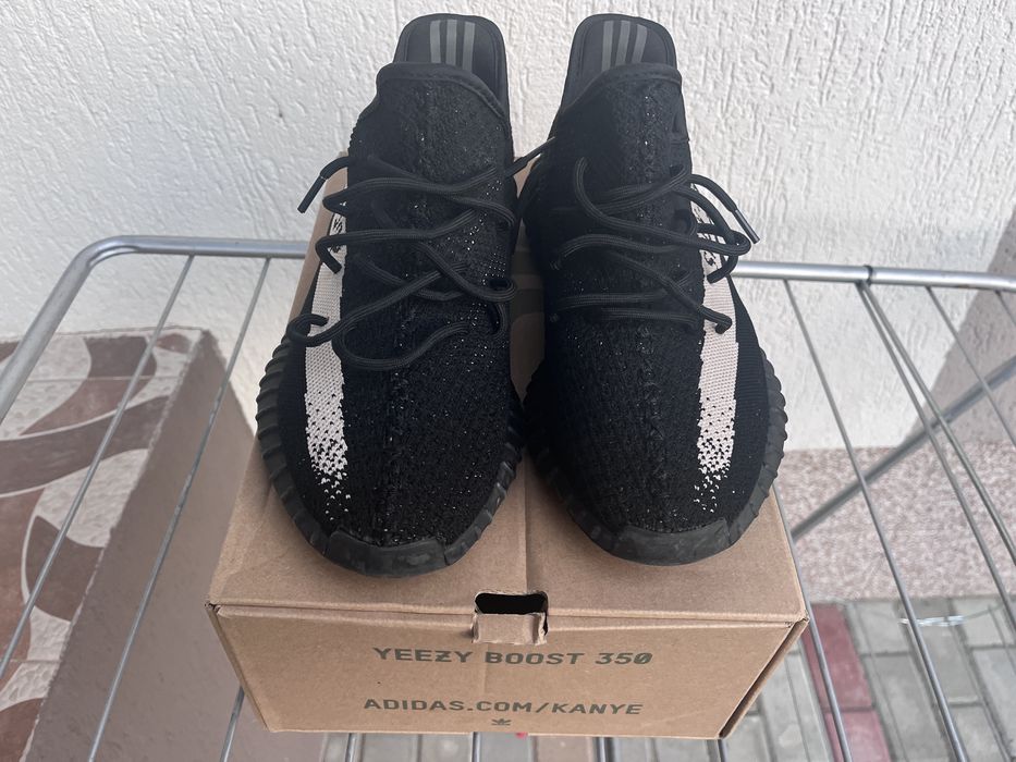 Yeezy 350 v2 oreo black and white