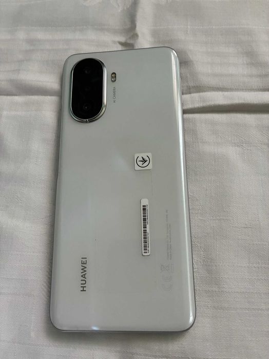 Продавам телефон Huawei Nova Y70