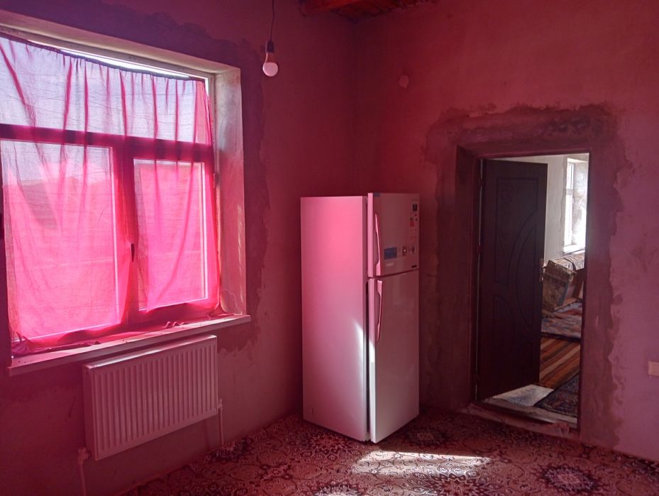 Кармана Боғишамол (Фарзод савхоз)хамма шароити бор ховли сотилади