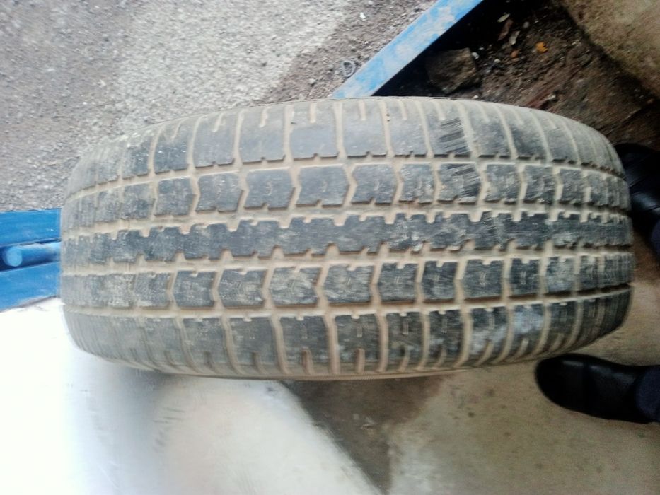 Покрышки разные.