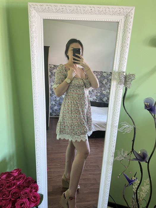 Платья 42р одеты по разу